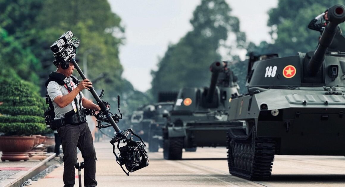 KHÁM PHÁ BỨC TRANH TỰ DO VÀ KHÍ THẾ SỐNG ĐỘNG TRONG NHỮNG GÓC MÁY ĐẸP CHUẨN TỪ LÊ BẢO HÂN