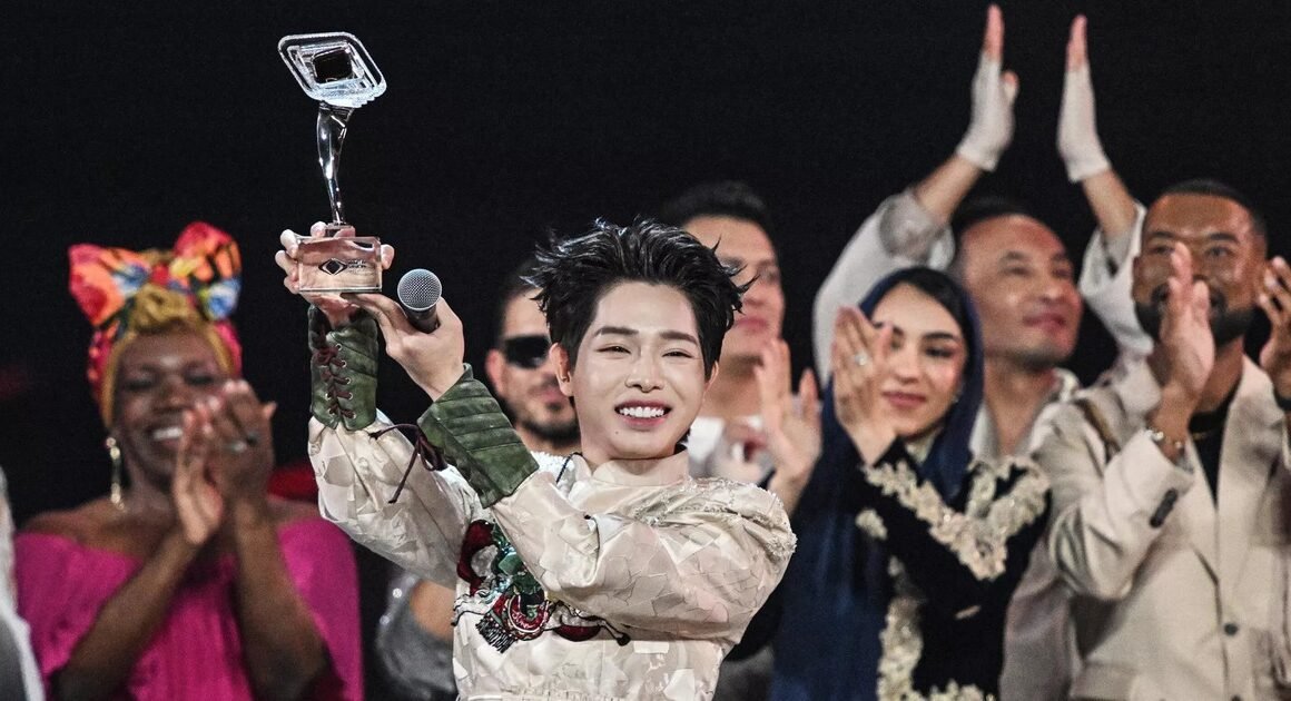 ĐỨC PHÚC VUNG TAO CHIẾN THẮNG TRÊN TRƯỜNG QUỐC TẾ, TRỞ THÀNH QUÁN QUÂN ‘INTERVISION’ NGAY TRONG ĐỈNH CAO!