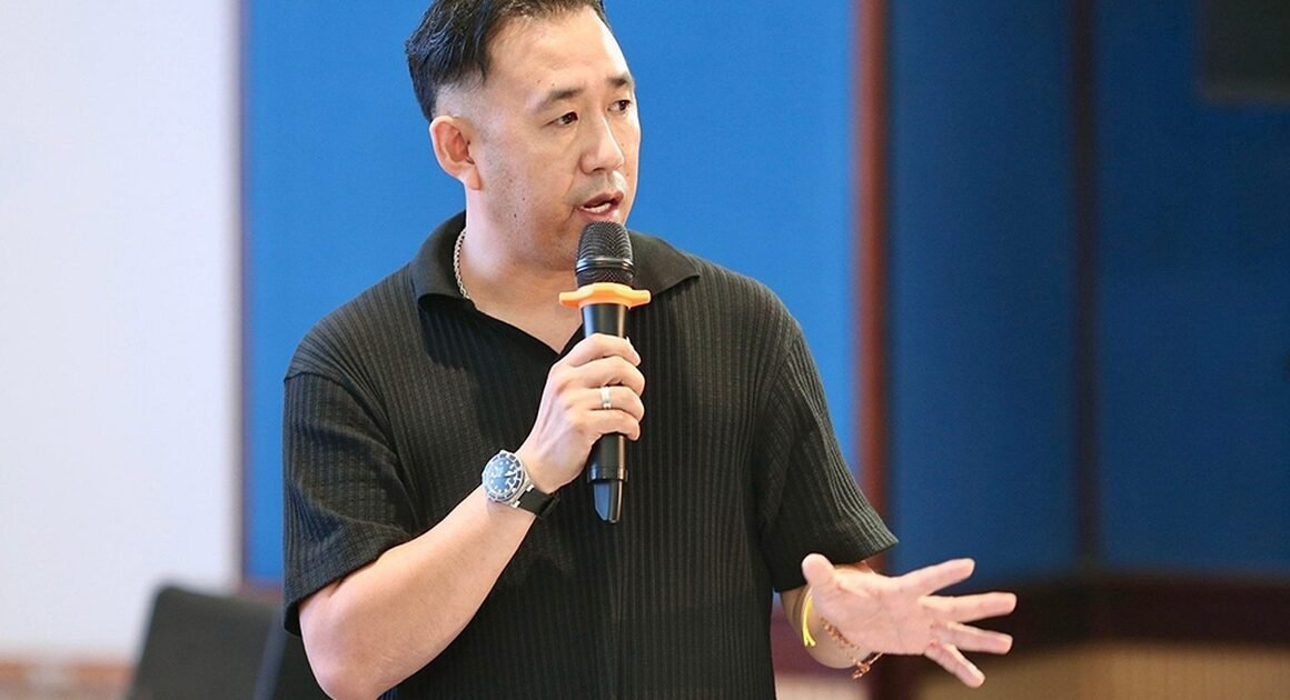 ĐẾN TỪ VÂN TRÌNH, CHUYẾN ĐI NGOÀI KHÔNG CHỈ ĐÉN MỖI ĐÊM DIỄN, MÀ CÒN MỞ RA HÀNG CHỤC CƠ HỘI CHO NGƯỜI VIỆT TRÊN BỎI THẾ GIỚI