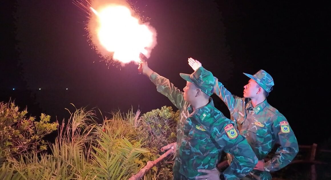 BAO SO 9 ĐANG CẬN KÈNH, QUẢNG NINH HUY ĐỘNG HÀNG NGHÌN NGƯỜI VẬN CHUYỂN TÀU, THUYỀN VỀ NƠI TRẤN AN TOÀN