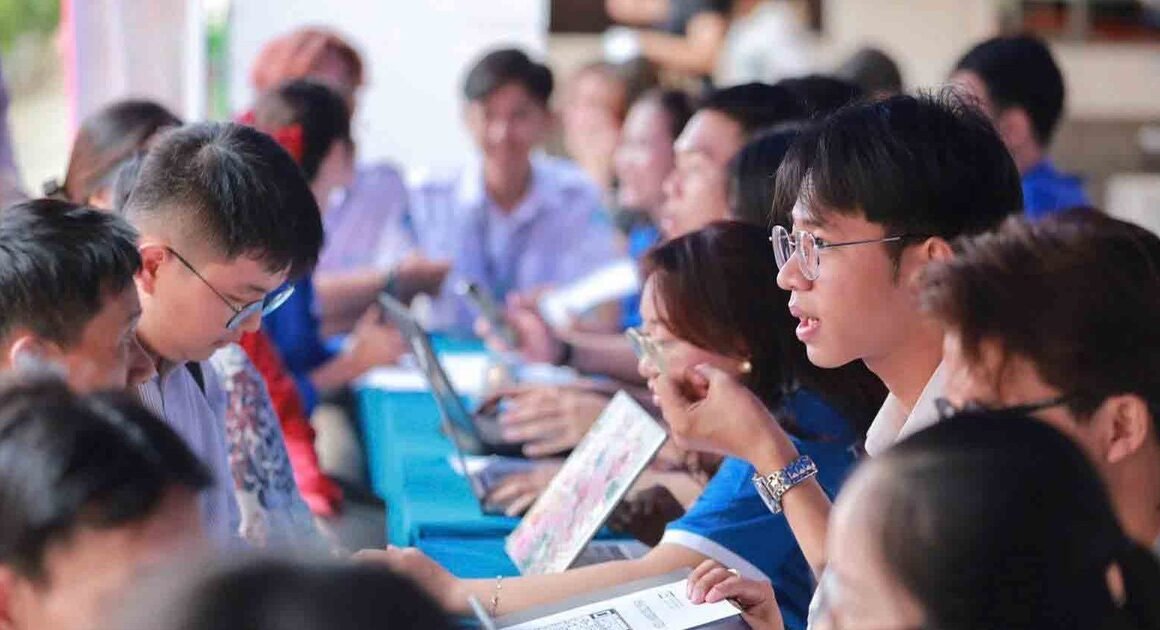 SƯ PHẠM VƯƠN TẦM ĐỈNH VỚI ĐIỂM CHUẨN KHỦNG, TẠI SAO THẾ?