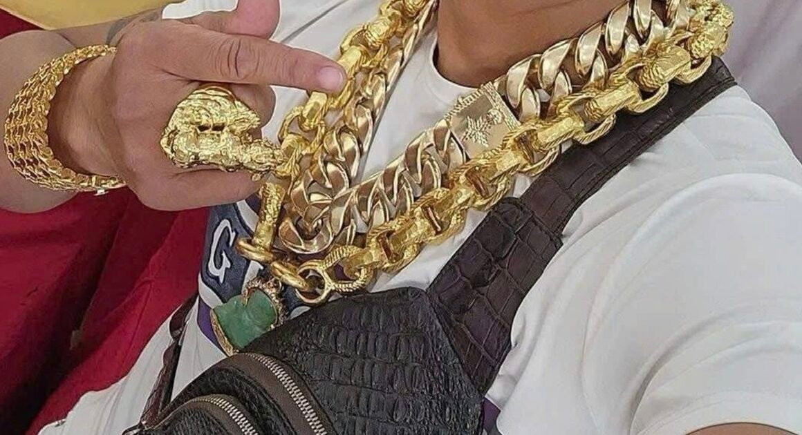 VÕ SĨ BOXING BÊN BÌNH DƯƠNG BÁO MẤT HƠN 30 CÂY VÀNG TRÊN CHIẾC XE, AI ĐANG RỞI TRỘM?