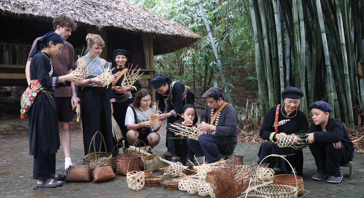 KHÁM PHÁ NGÔI LÀNG KỲ DIỆU 151 THÀNH VIÊN CÙNG SỐNG CHUNG, CHIÊU GỌI DU KHÁCH QUỐC TẾ ĐẾN VỚI THÁI HẢI!