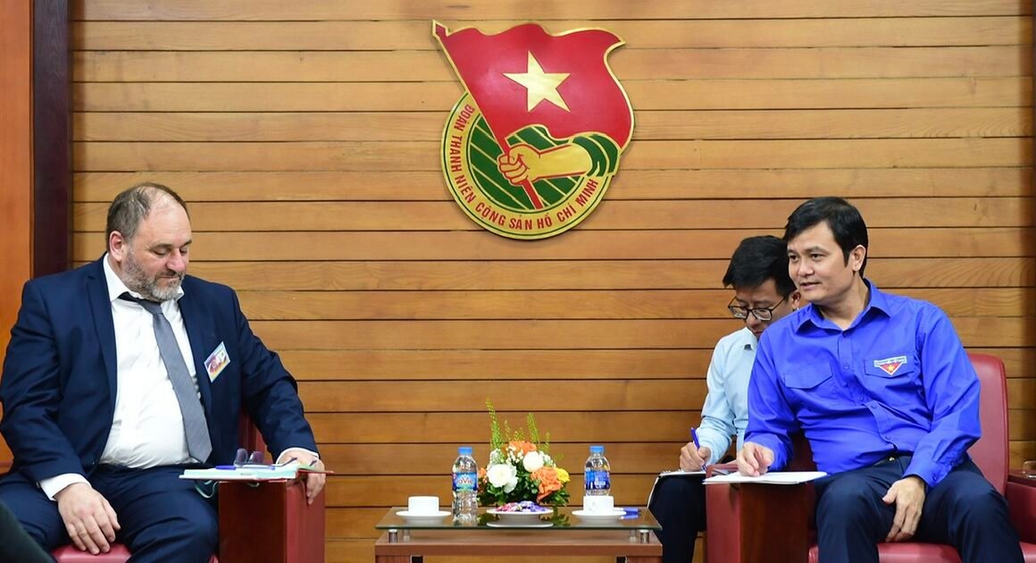 KHÁNH THÀNH QUẢNG TRƯỜNG ĐƯỢC TÊN NƯỚC VIỆT NAM TẠI URUGUAY DƯỚI SỰ CHỦ TRÌ CỦA ỦY VIÊN BỘ CHÍNH TRỊ ĐỨC GIÁC!