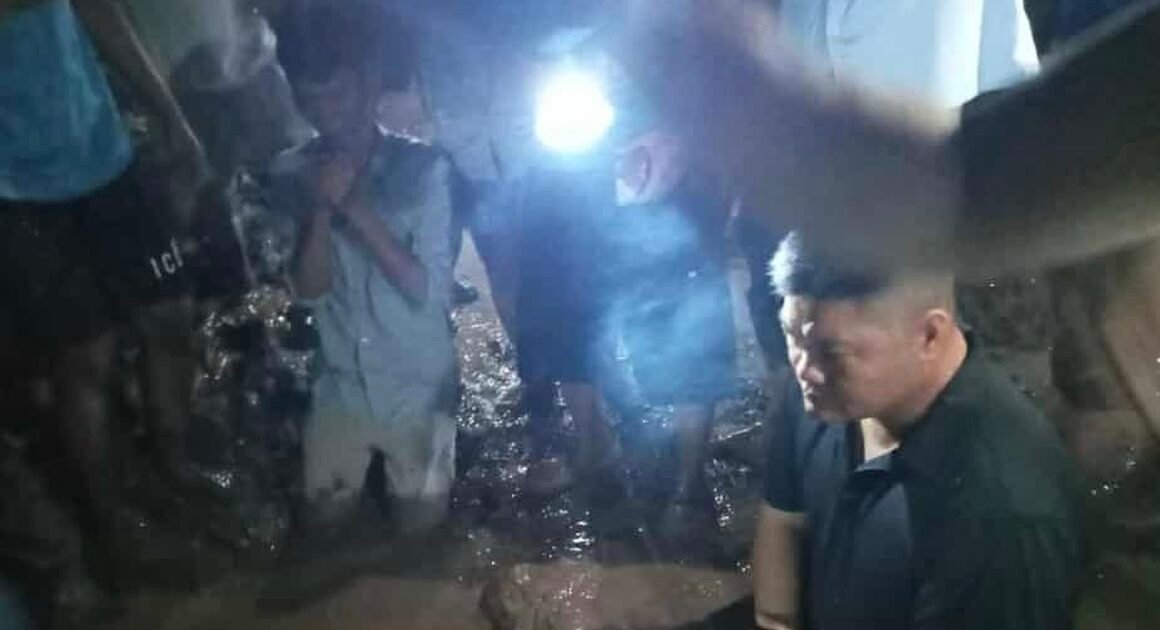 SAU KHI ĐÀO RÃNH THOÁT NƯỚC, KẺ GÂY DẦU DỨƠC LẠI GÂY SỐC KHI XÂM PHẠM NGÔI MỘ CHƯA CẢI TÁNG!