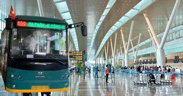 KHÁM PHÁ SÂN BAY TÂN SƠN NHẤT GIÁ VÉ ĐI MẠO CẢ THẾ NÀY!