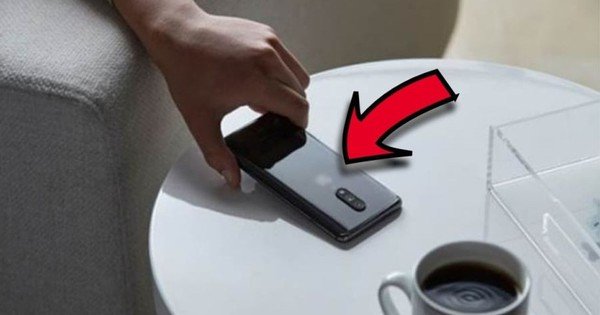 BẠN ĐÃ BIẾT ĐIỀU NÀY CHƯA: Đặt điện thoại với màn hình hướng lên hay xuống có thể ảnh hưởng đến cuộc sống của bạn?