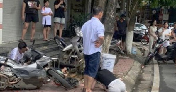 BÉ TRAI 7 TUỔI VẮN TAY GA XE MÁY, GÂY RA VỤ TAI NẠN THẢM KHỐC!
