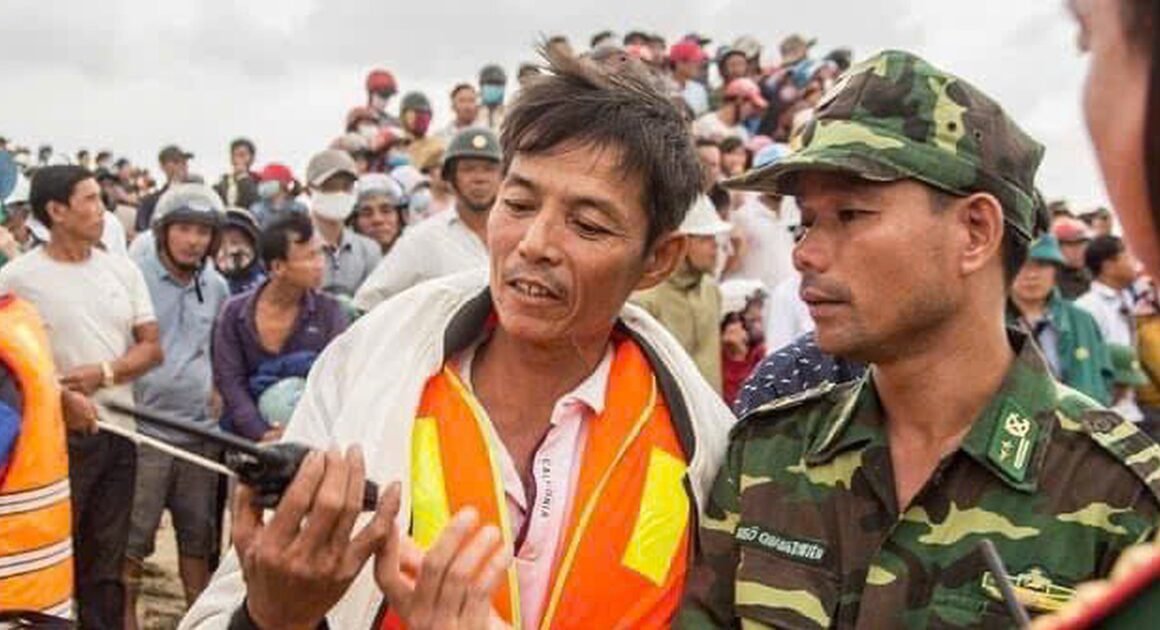 SAI LẦM ĐỂ KHÁM PHÁ, CHIẾN BINH BIỂN VỊ VIỆT TRONG CUỘC CHIẾN KHÁC KHÔNG NGỪNG NGẠI GIỮA SÓNG GẦY CŨA TRƯỚC MẮT CƠN BÃO.