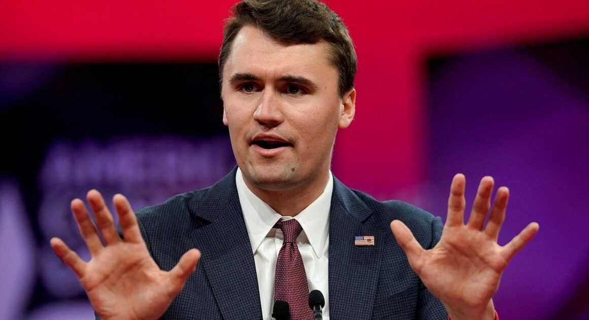 TỔNG THỐNG DONALD TRUMP RA LỆNH TÉO CỜ RỦ SAU VỤ BẮN CHIẾC NHÀ HOẠT ĐỘNG CƯỠNG HỮU Ở UTAH