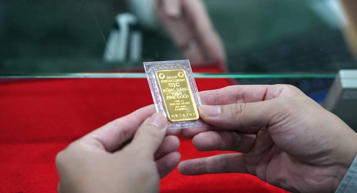 VÀNG THẾ GIỚI CÀNG LÊN ĐỈNH KỶ LỤC, GIÁ VÀNG BÁN LẺ GẦN 150 TRIỆU ĐỒNG/ LƯỢNG: SỰ THAY ĐỔI NÀO ĐANG DIỄN RA?