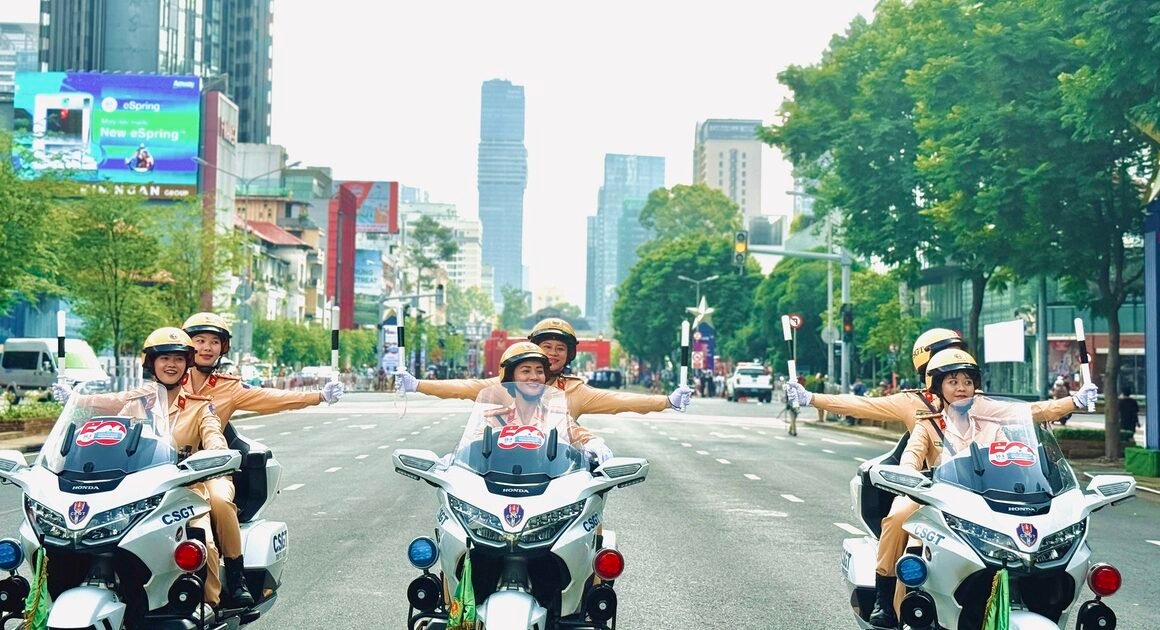 AI CẬP NHẬT: ĐƯỜNG LÊ LỢI TP.HCM BỊ CẤM XE ÔTÔ TRONG GIAO LƯU HỮU NGHỊ VIỆT NAM – MỸ!