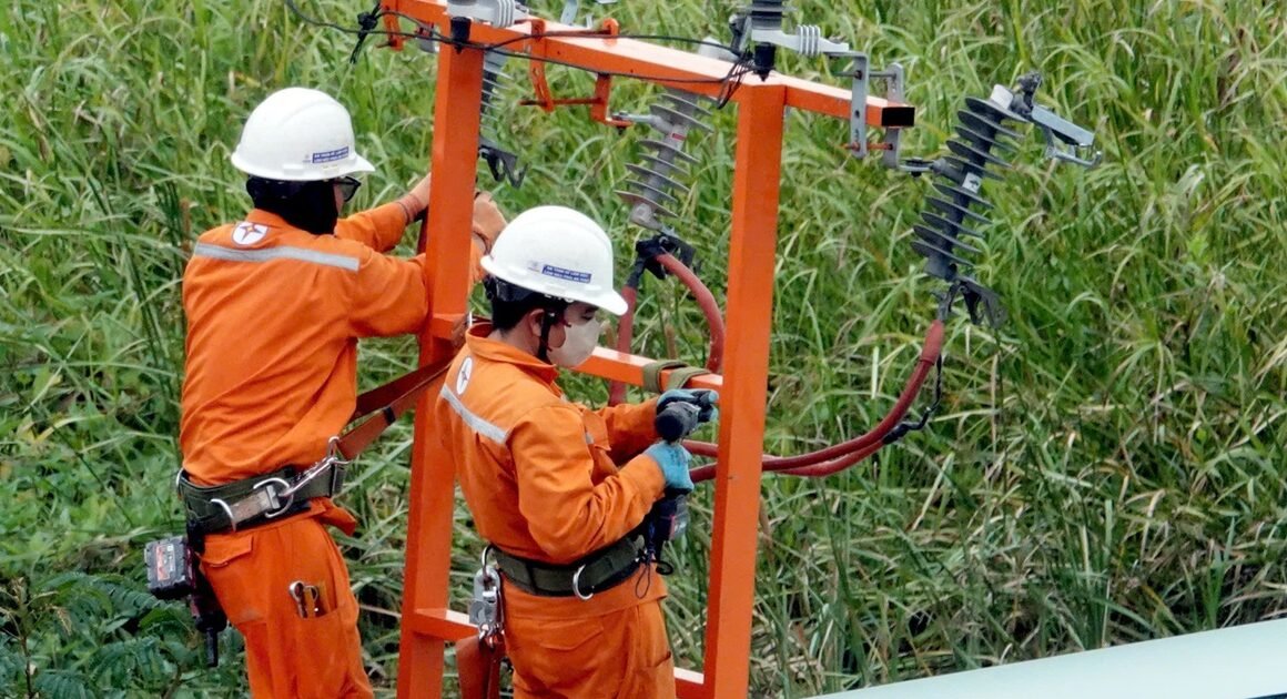 SẼ TĂNG GIÁ ĐIỆN 3%, EVN CHIẾU SỐ 4.800 TỶ ĐỒNG, NHƯNG CÒN GẦN 45.000 TỶ ĐỒNG LỖ CHƯA ĐƯỢC TÍNH!