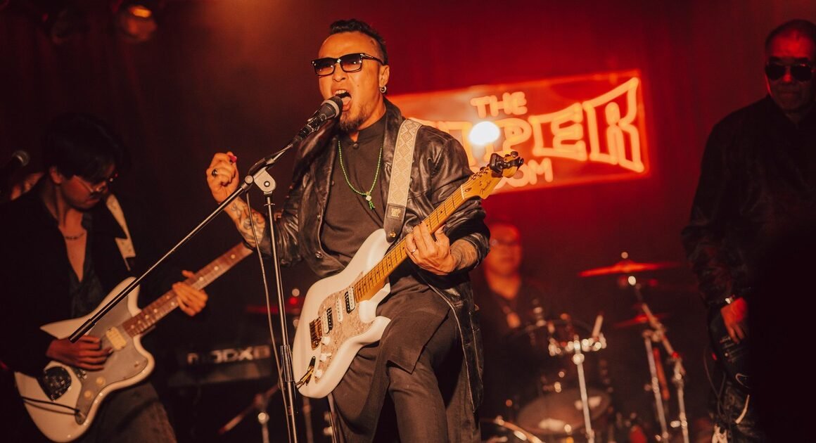 KHÁN GIẢ CHOÁNG NGỢI TRƯỚC SỰ KẾT HỢP ĐỘC ĐÁO GIỮA NHỮNG GIAI ĐIỆU TRUYỀN THỐNG VÀ SÁNG TẠO CỦA NHÓM DẠ MA TẠI THE VIPER ROOM!