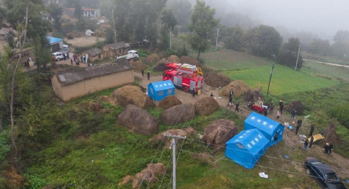 ĐỘNG ĐẤT SỐC 5,6 ĐỘ RICHTER KÉO THEO THIỆT HẠI NẶNG NỀ Ở CAM TÚC, 11 NGƯỜI THƯƠNG, 17 NHÀ SẬP