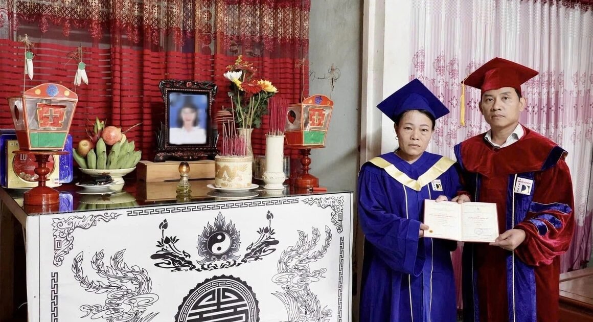 LÒNG MẸ NGUỒN CẢM XÚC THĂM THỦY, TRONG GIÂY PHÚT ĐẠI HẠNH NHƯNG CŨNG ĐONG ĐẦY NỖI BUỒN.