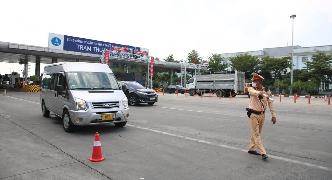 TIỀN TRÊN TÀI KHOẢN GIAO THÔNG KHÔNG CÒN LO BỊ PHẠT NHƯ NGHỊ ĐỊNH 100 – ĐIỀU GÌ THAY ĐỔI TỪ NĂM 2025?