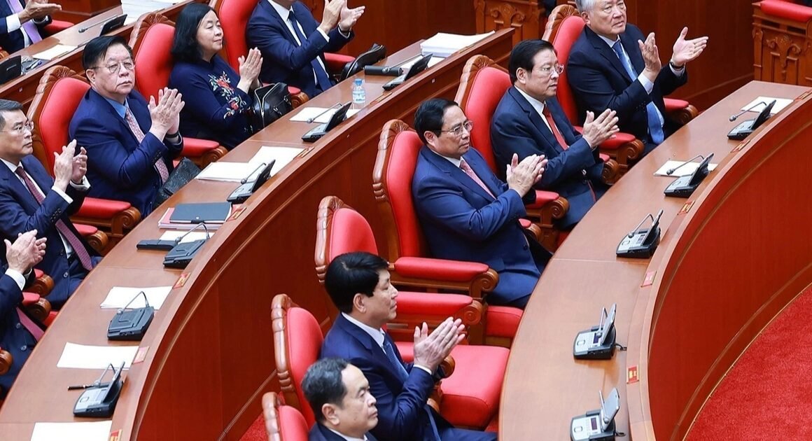 KHẨN! BỘ CHÍNH TRỊ VÀO CUỘC SỐNG VỚI QUY ĐỊNH MỚI VỀ CHỨC VỤ LÃNH ĐẠO HỆ THỐNG CHÍNH TRỊ!