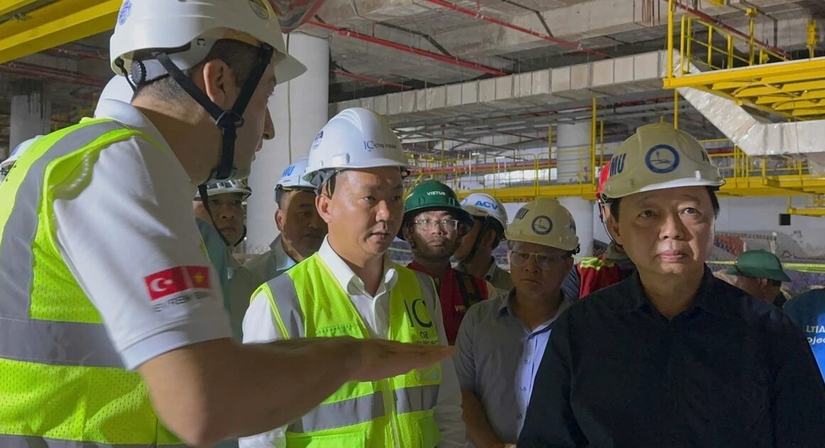 PHÓ THỦ TƯỚNG TRẦN HỒNG HÀ KIỂM TRA TIẾN ĐỘ DỰ ÁN SÂN BAY LONG THÀNH, ĐỘNG VIÊN VÀ ĐỐC THÚC ĐỂ DỰ ÁN HOÀN THÀNH ĐÚNG TIẾN ĐỘ