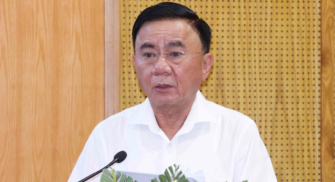 BỘ CHÍNH TRỊ ĐĂNG KÝ NGHỊCH CHUYỂN VỀ SỐ LƯỢNG CẤP PHÓ, ĐẶC BIỆT TỪ CẤP THỨ TRƯỞNG TRỞ XUỐNG!