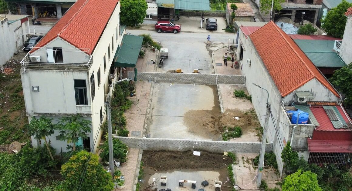 Chính quyền xã Nga Sơn sẽ đối thoại và đưa ra giải pháp ‘đất đổi đất’ cho dân sau vụ xây tường rào gây tranh cãi!