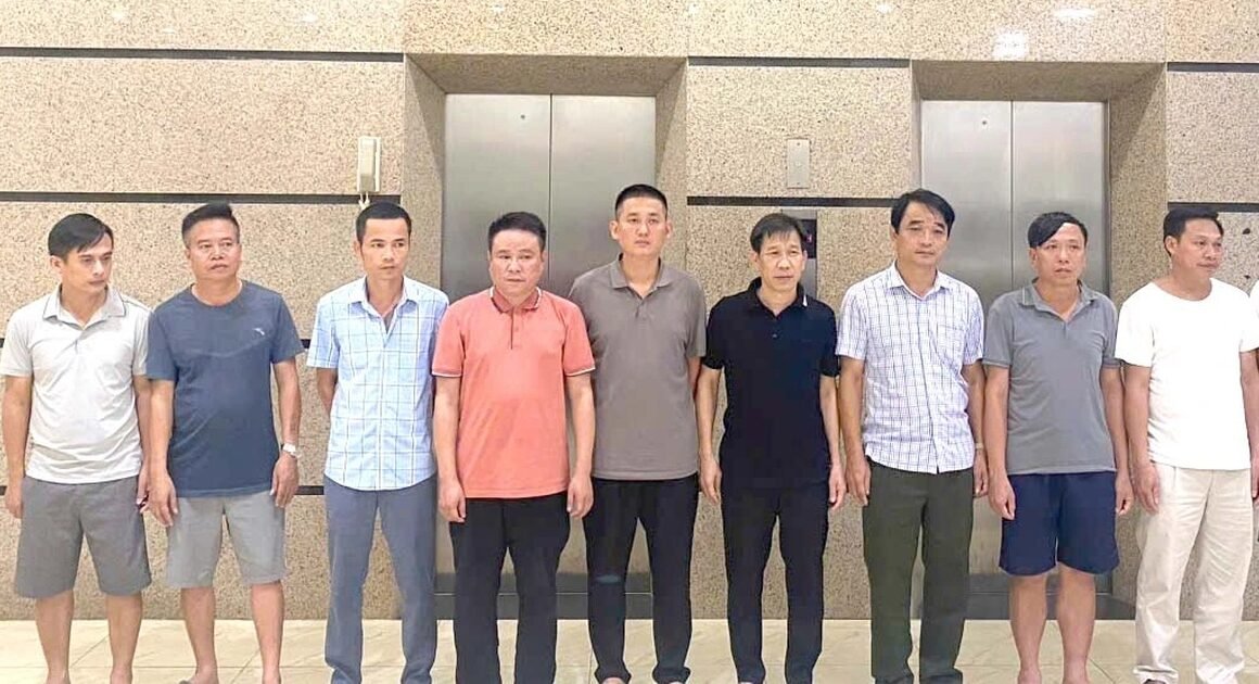 HẬU CHIẾU ĐẺ GỖ LẬU: NHIỀU CÁN BỘ KIỂM LÂM THANH HÓA BỊ LẬT MẶT VỚI MẠNH “GỖ” NHẬN TIỀN ĐẶC BIỆT