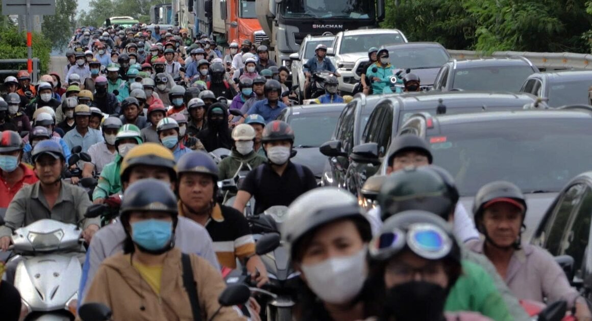 BẤT CHẤP NHIỀU DỰ ÁN GIAO THÔNG, TẠI SAO NGƯỜI DÂN NAM SÀI GÒN VẪN CHEN CHÚC TRÊN ĐƯỜNG?