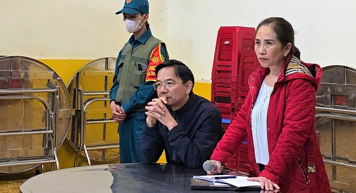 AI SẼ NGHIỆM TRỪNG TỔNG GIÁM ĐỐC TRƯỜNG TRUNG VƯƠNG SAU VỤ THỰC PHẨM BẨN?