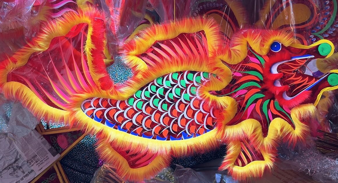 KHÔNG NGỜ LOÀI LỒNG ĐÈN GIẤY KIẾNG TRUYỀN THỐNG LẠI ” SOÁN NGÔI” LỒNG ĐÈN PIN HIỆN ĐẠI GIÁ HỜI!