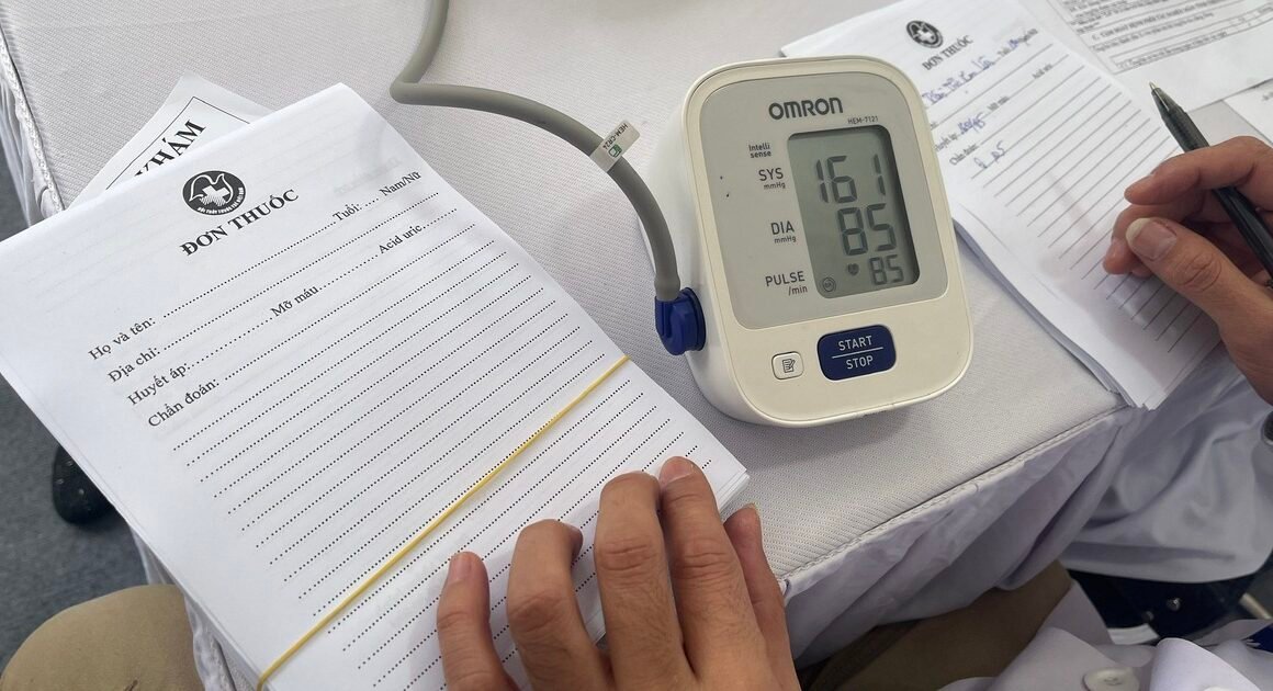 BẠN CÓ BIẾT RẰNG CHỈ SỐ HUYẾT ÁP KHỎI NGHIÊN CỨU CÓ THỂ NGĂN NGỪA ĐỘT QUỴ TRƯỚC KHI QUÁ MUỘN?