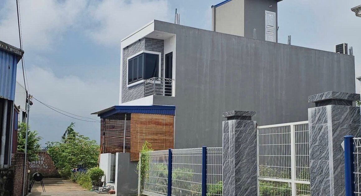 XÂY NHẦM NHÀ TRÊN ĐẤT CỦA HỘ KHÁC, MỖI LẦN BỊ NHẮC NHỎ ĐỀU BẤT CHẤP!