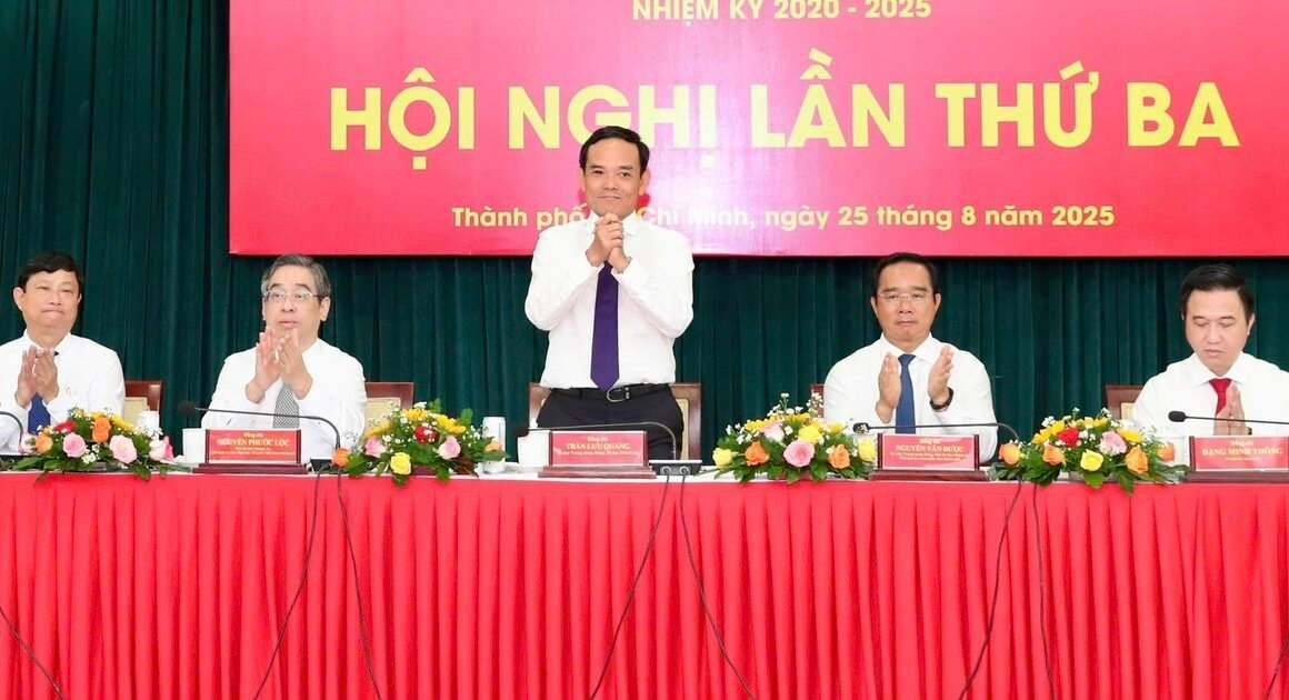 PHÓ BÍ THƯ THÀNH ỦY TP.HCM ĐẶC BIỆT CHỈ ĐỊNH XỬ LÝ CÔNG VIỆC HÀNG NGÀY TỪ NGÀY 27.8.2025, ĐÓN CHỜ NHỮNG ĐỘT PHÁ MỚI!
