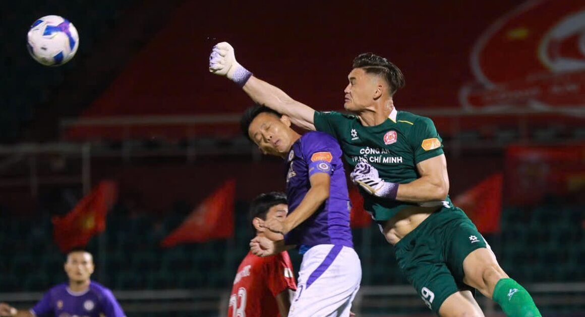 ĐỘI TUYỂN VIỆT NAM ĐANG CHẠM VÀO CUỘC CHUYỂN GIAO LỊCH SỬ Ở HÀNG PHÒNG NGỰ!