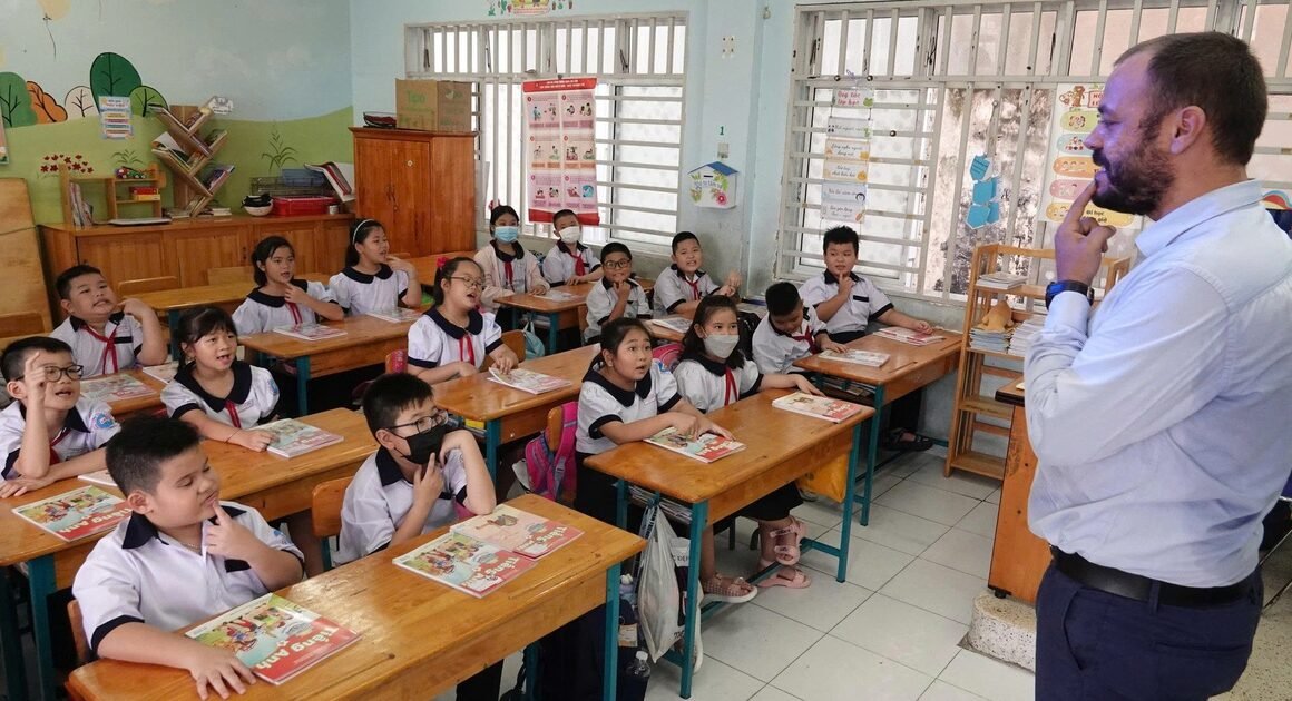 KHÁM PHÁ LỘ TRÌNH CHUYỂN ĐỔI TIẾNG ANH THÀNH NGÔN NGỮ THỨ 2 TẠI TP.HCM TỪ NĂM HỌC 2025-2026!