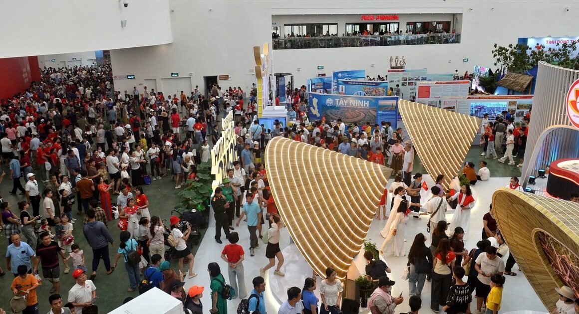 KHÁM PHÁ HÀNG TRIỆU KHÁCH THAM QUAN, MỖI TRIỂN LÃM ĐỀU LÀ MỘT HÀNH TRÌNH LỊCH SỬ ĐỘC ĐÁO!