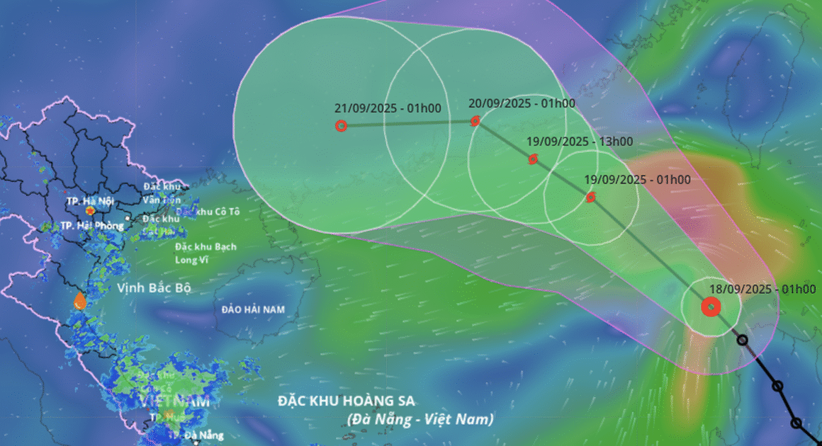 ÁP thấp nhiệt đới ĐANG MẠNH LÊN TRÊN BIỂN ĐÔNG, ĐE DỌA MƯA LỚN VÙNG MIỀN TRUNG – BẠN SẴN SÀNG CHƯA?