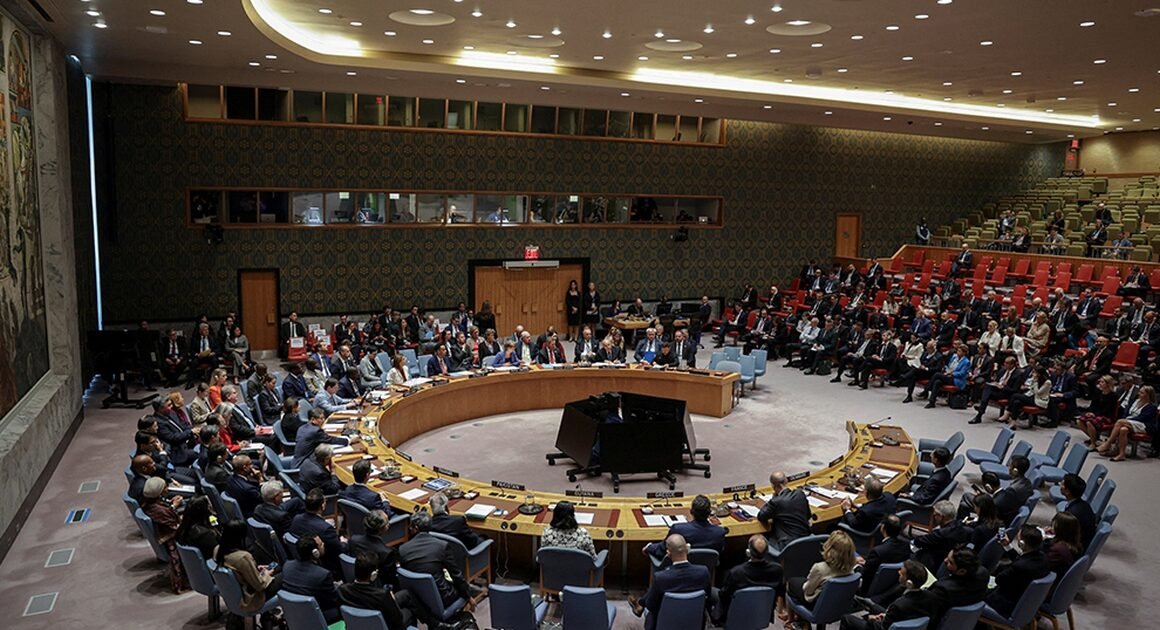 NGA đang đối mặt với áp lực kép: MỸ gia tăng sức ép đàm phán, còn châu Âu cứng rắn trước UAV xâm phạm