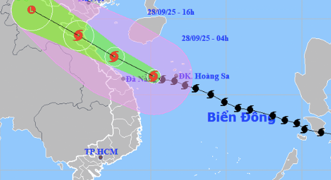 CƠN BÃO SỐ 10 GIẬT CẤP 15, TẠO CÁC CỘT SÓNG CAO HƠN 7 MÉT, NGUY HIỂM ĐÁNH ĐẮM TÀU LỚN TRONG VÙNG BIỂN TỪ THANH HÓA ĐẾN QUẢNG NGÃI!