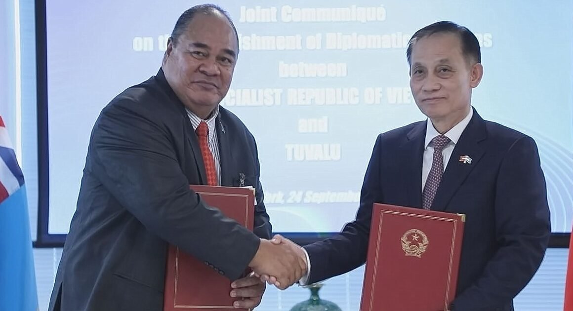 VIỆT NAM VÀ TUVALU KÝ THÔNG CÁO CHUNG, MỞ RA CHƯƠNG MỚI CHO HỢP TÁC NGOẠI GIAO!