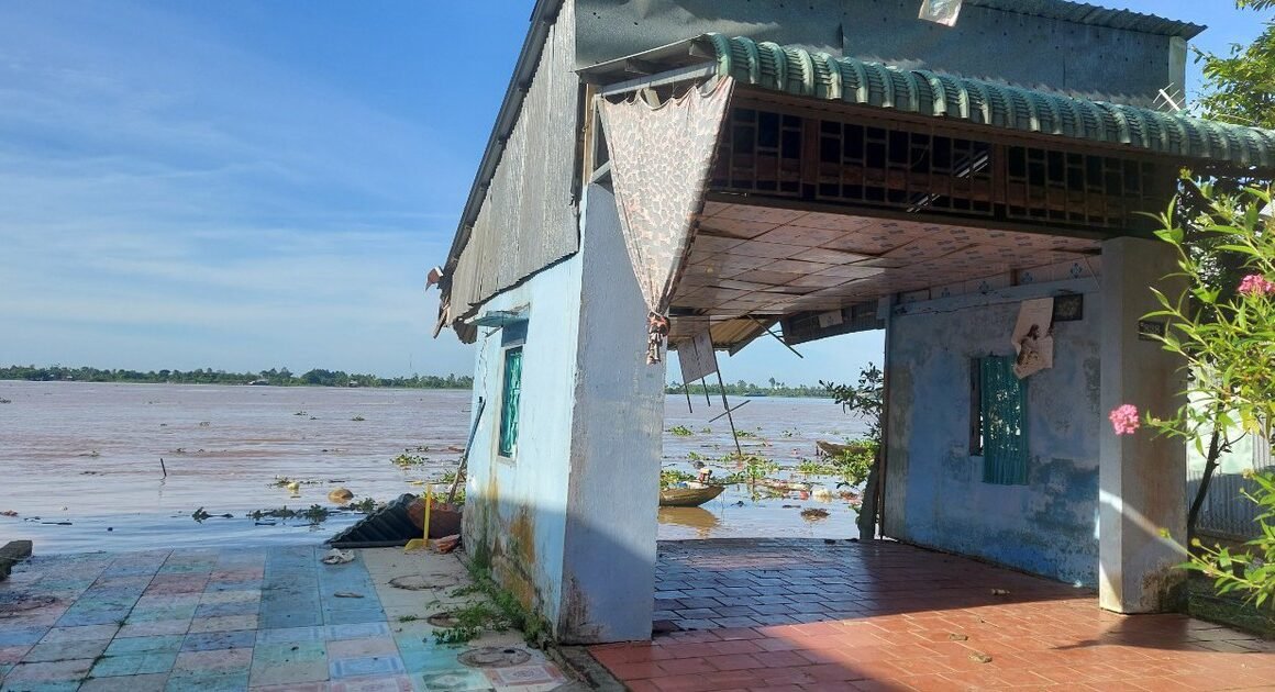 SẠT LỞ SÔNG TIỀN RẠNG SÁNG, HÀNG TỶ ĐỒNG PHẢI CHỊU THIỆT HẠI!