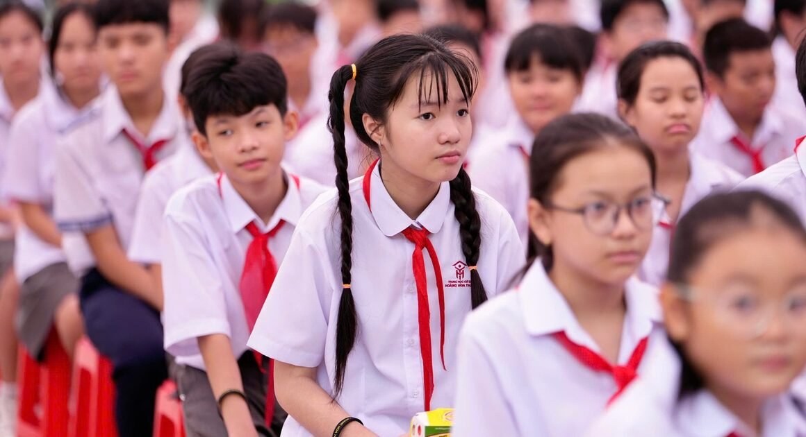 TIẾP TỤC HỌC THỨ BẢY, PHỤ HUYNH TỨC GIẬN: GIÁO DỤC TP.HCM ĐƯƠNG ĐẦU LẬP LIỀU KHÁC BIỆT?
