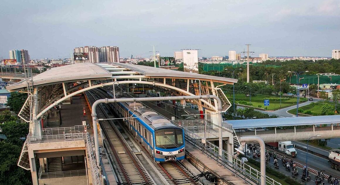 ĐƯỜNG SẮT CHỜ NGHỈ ĐẾN KHI NÀO CHO SIÊU SÂN BAY LONG THÀNH VẬN HÀNH THÔNG SUỐT?