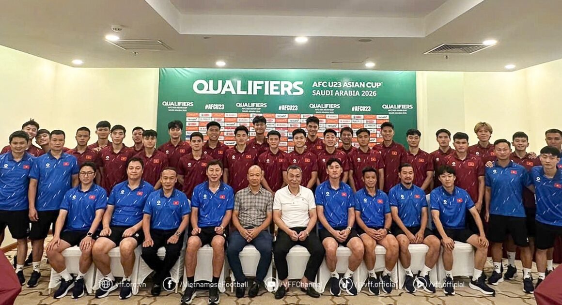 ĐỘI TUYỂN U.23 VIỆT NAM ĐANG NHẬN ĐỘNG VIÊN ĐẶC BIỆT TRONG CHIỀU 1.9 TẠI PHÚ THỌ!