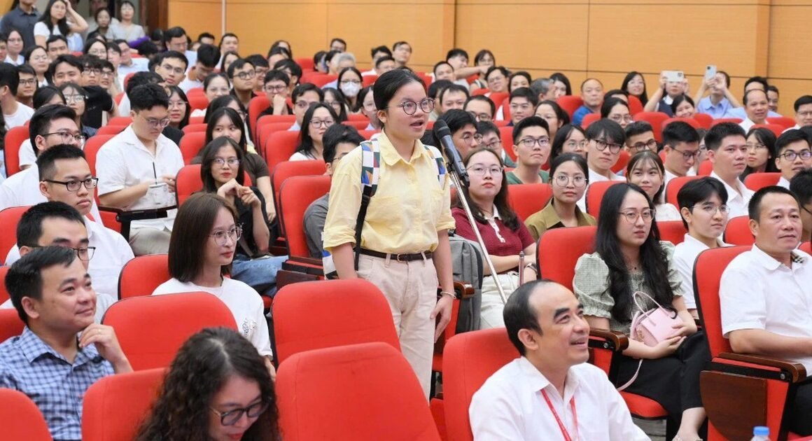 BÁC SĨ NỘI TRÚ LÀ GÌ? KHÁM PHÁ NHỮNG GÌ ĐẠI HỆ Y HÀ NỘI ĐANG GIẢI MẬT TRONG CUỘC CHẠY ĐUA CHỌN CHUYÊN NGÀNH GẦN ĐÂY!