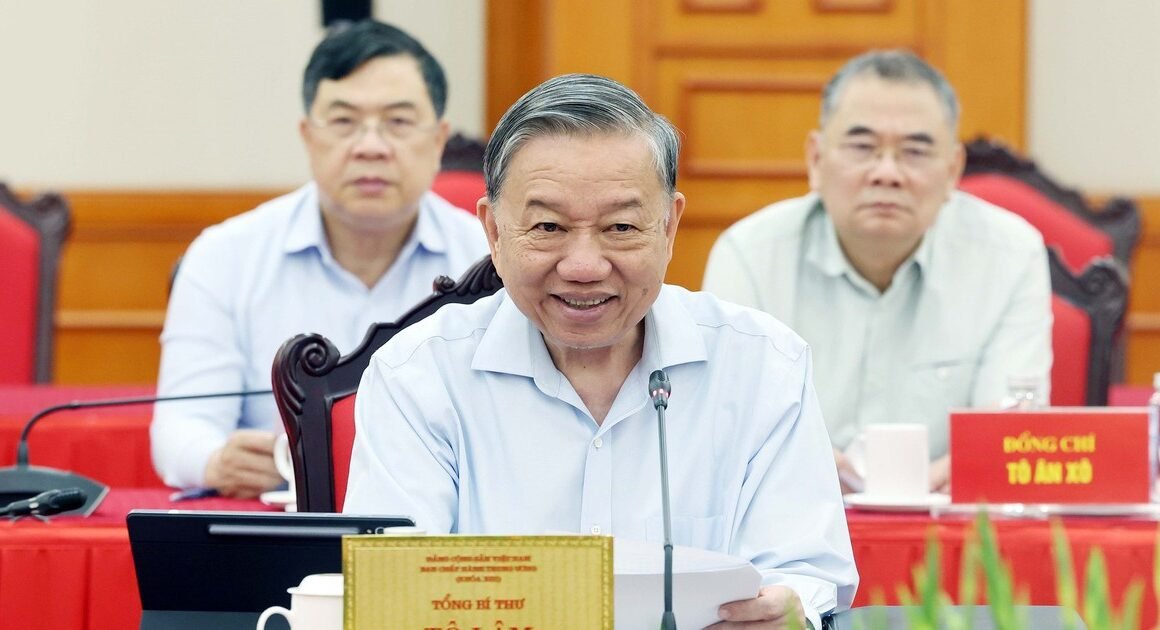 BỘ CHÍNH TRỊ ĐANG HOÀN CHỈNH NỘI DUNG CHIẾN LƯỢC CHO ĐẠI HỘI ĐẢNG ỦY CÔNG AN TƯ LẦN THỨ VIII, ĐÓN ĐỢI NHỮNG BƯỚC ĐỘT PHÁ MỚI TRONG NHIỆM KỲ 2025 – 2030!