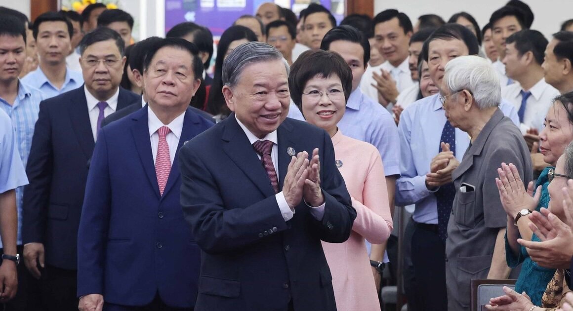 LỄ ĐÓN NHẬN HUÂN CHƯƠNG HỒ CHÍ MINH VÀ KỶ NIỆM 80 NĂM TRUYỀN THỐNG TTXVN GHI NHỚ NHỮNG BƯỚC NGOÀI CÙNG CHÂN TRỜI BÁO CHÍ VIỆT NAM