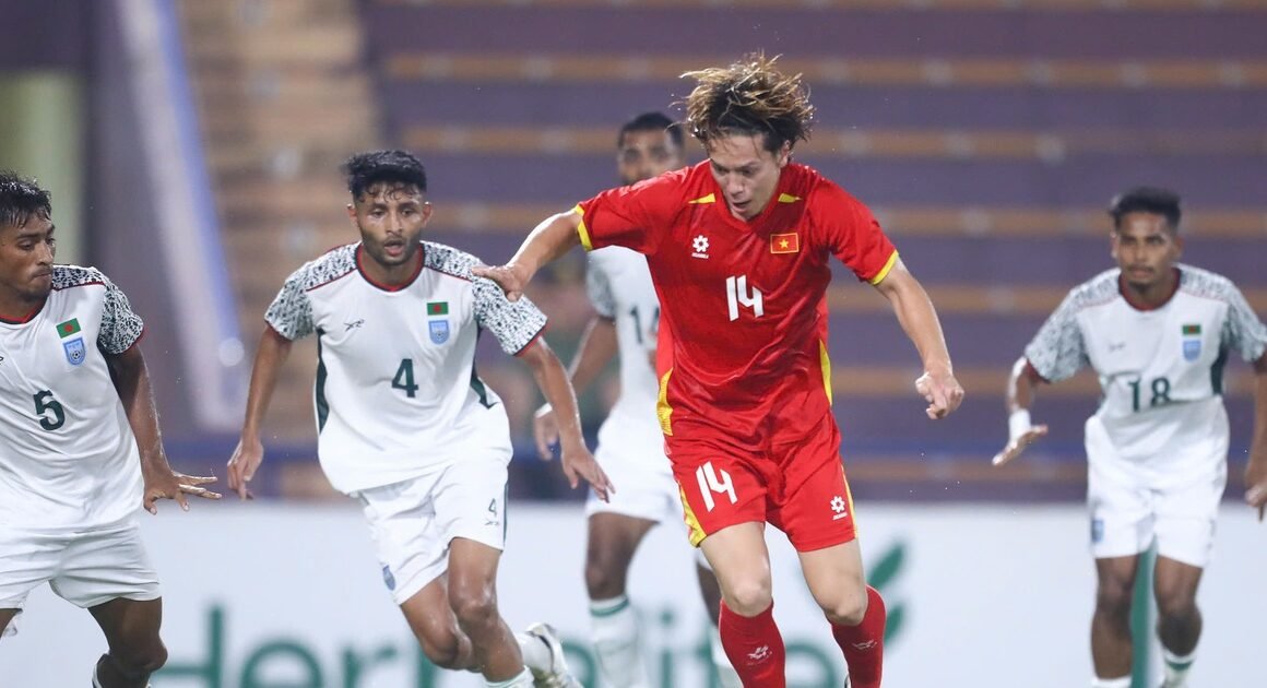 ĐỘI TUYỂN U.23 VIỆT NAM GIƠI SÁNG TRONG CHIẾN THẮNG KỊCH TÍNH TRƯỚC U.23 SINGAPORE NHỜ BÀN GIAO CẢNH CỦA LÊ VĂN THUẬN!