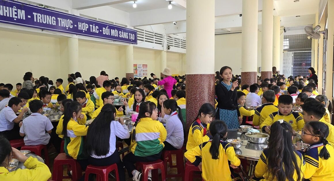 BÁO ĐỘNG NGHIÊM TRỌNG VỀ AN TOÀN THỰC PHẨM TẠI CÁC CƠ SỞ GIÁO DỤC LUÔN CÓ NGUY CƠ ĐẾN SỨC KHỎE HỌC SINH!