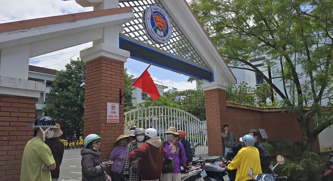 5 NHÀ CUNG CẤP THỰC PHẨM TRƯỜNG TRUNG VƯƠNG CÓ ĐẦY ĐỦ DANH SÁCH, NHƯNG AI ĐANG TIẾP TAY ĐẠO ĐƯỜNG THỰC PHẨM BẨN?