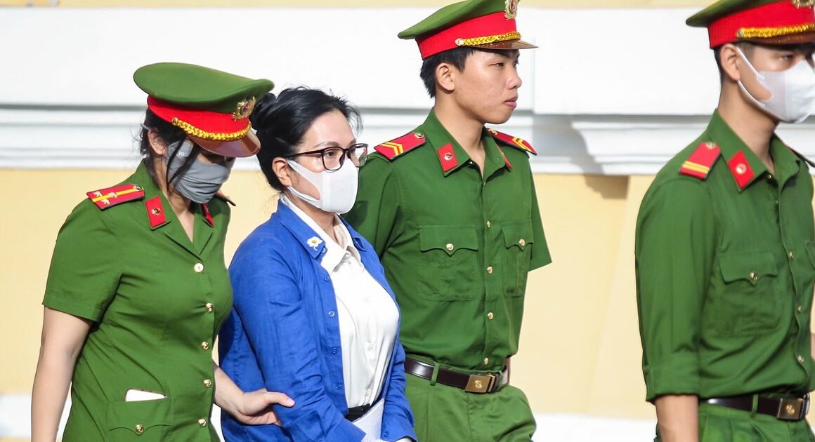 YẾU TỐ BẤT NGỜ VÀ SỐC: CỰU TỔNG GIÁM ĐỐC SJC VÀ 15 BỊ CÁO BỊ ÁP GIẢI RA TÒA NHANH CHẾT VỀ VỤ ÁN NHIỀU KẺ LIÊN QUAN!